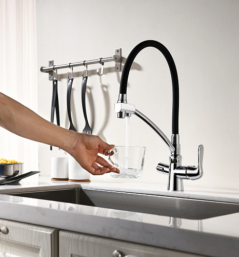 Смеситель Lemark Comfort для кухни под питьевую воду, гибкий излив хром, черный LM3070C купить
