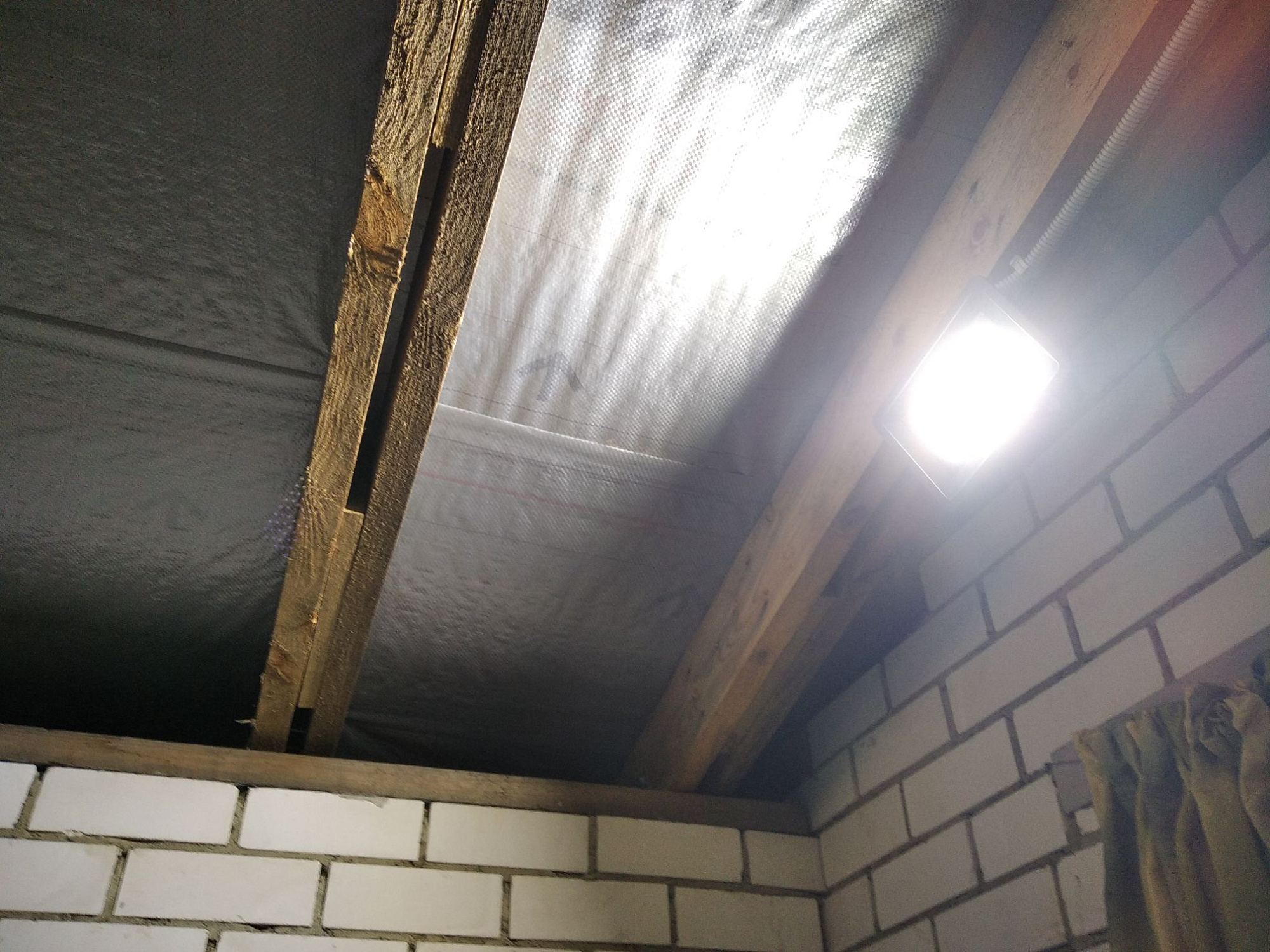 Прожектор светодиодный Wolta WFL-70W/06 черный корпус 5500К 70Вт  IP65 холодный свет купить
