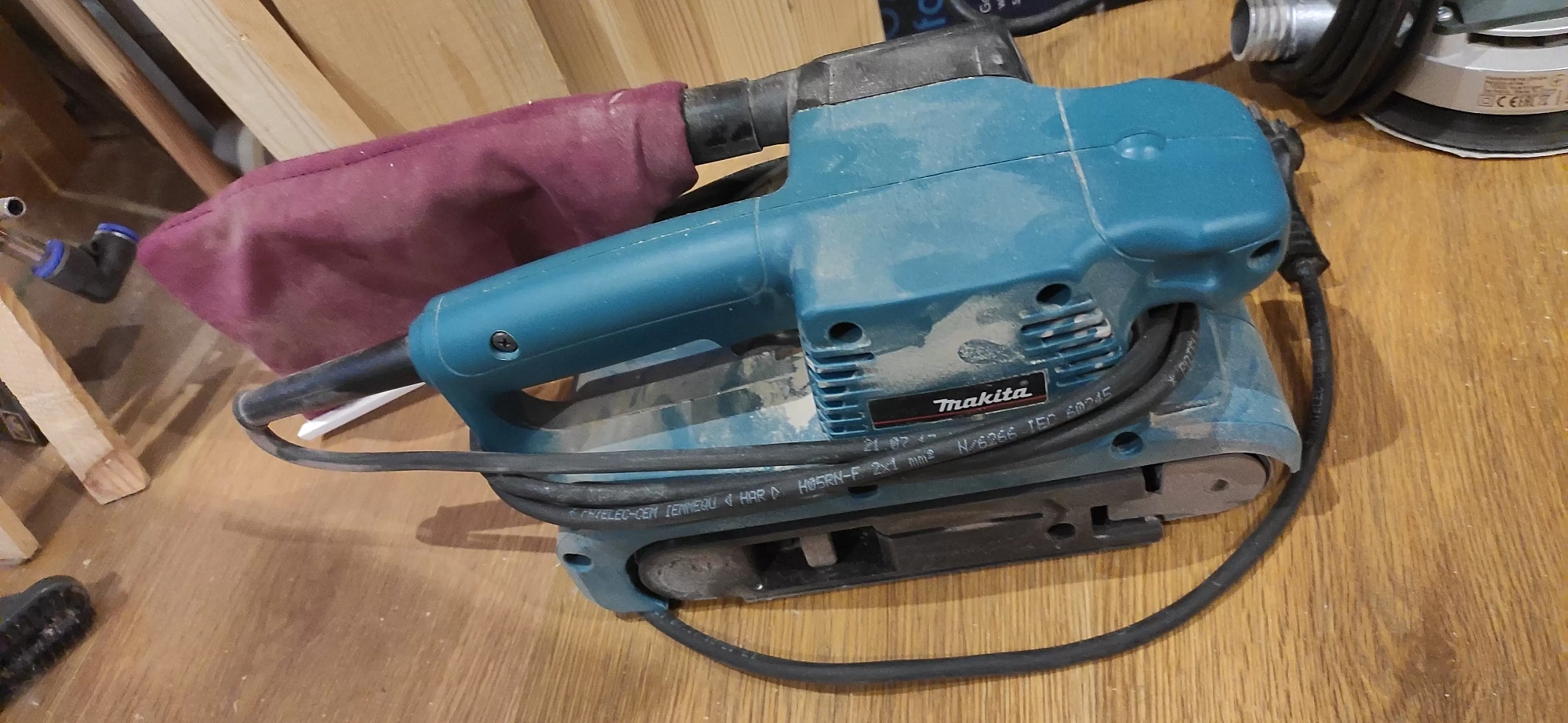 Шлифмашинка ленточная Makita 9910 купить